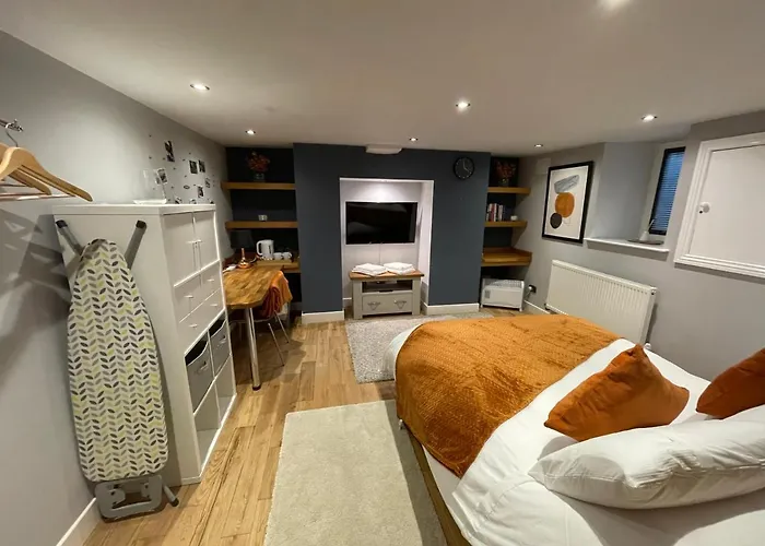 Apple Street Cottage